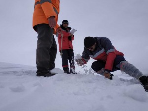 Yüksək dağlıq ərazilərdə qarölçmə işləri aparılır