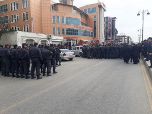 Malları yanıb kül olan 1000-dək sahibkar İcra Hakimiyyətinə yürüş etmək istədi- FOTO