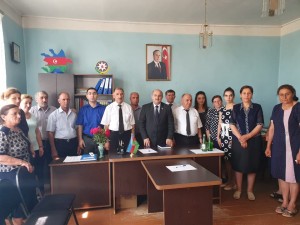 Deputat seçicilərinin şikayətlərini dinlədi