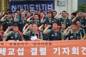 “Hyundai”ın fəhlələri əmək haqlarının artırılması tələbi ilə tətilə başlayıblar