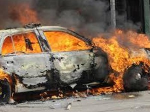 Bakıda "Volkswagen" yanıb