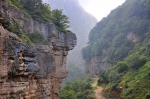 Çin dağlarda tras çəkir - 13,4 milyard dollara