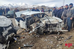 Gədəbəydə iki avtomobil toqquşdu, ana və oğlu öldü - FOTO