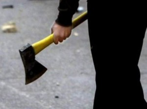 Oğul 88 yaşlı anasını balta ilə qətlə yetirib