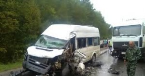 Mikroavtobus yük maşını ilə toqquşdu: azı 10 nəfər xəsarət alıb