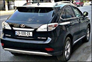 Məmurların şəxsi avtomobilləri ilə bağlı yeni qaydalar tətbiq olunacaq