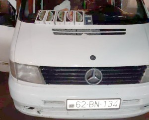 Avtomobildən qanunsuz yolla gətirilən mobil telefonlar aşkarlanıb - FOTO