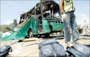 Mikroavtobus minaya düşüb, 14 sərnişin ölüb