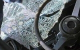 “Hyundai” ağaca çırpıldı - Sürücü yaralandı