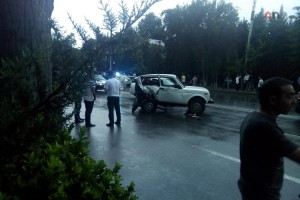 Mingəçevirdə iki avtomobil toqquşdu: xəsarət alan var - FOTO