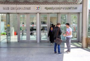 Metroda sərnişin axınının tənzimləməsi nəzarətdə saxlanılır - FOTO