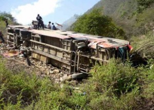 Avtobus uçuruma düşdü: 14 ölü, 35 yaralı
