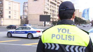 Bakıda polislər bədbəxt hadisənin qarşısını aldı  - VİDEO