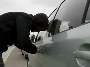 “Mercedes” qaçıran və qeydiyyat nişanları oğurlayan şəxs saxlanılıb - Bakıda