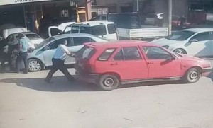 Kreditlə satdığı avtomobilin pulunu al bilməyən şəxsdən qeyri-adi üsul – VİDEO