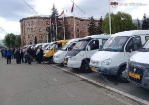 Taksi sürücüləri etiraz aksiyası keçirirlər