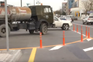 Babək prospektində quraşdırılan siqnal dirəkləri sürücülərə problem yaradır - VİDEO