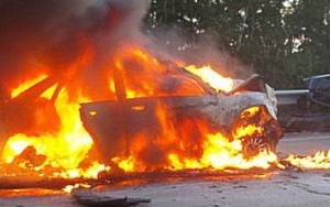 Qəza oldu, maşın alışdı