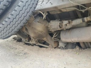 Yük maşını dərəyə aşdı: sürücü ölüb - Şamaxıda