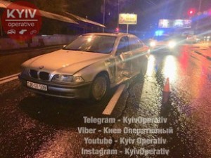 Azərbaycan nömrəli "BMW" Kiyevdə qəzaya düşdü - FOTO