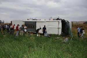 Avtobus dərəyə aşdı: 5 ölü, 40 yaralı - FOTO