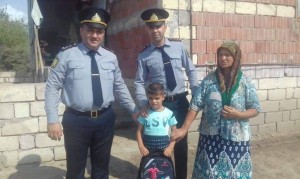 Polis aztəminatlı ailələrin övladlarına məktəb ləvazimatları hədiyyə edib - FOTO