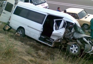 Mikroavtobus qəzaya düşdü: 5 nəfər xəsarət alıb - Salyanda