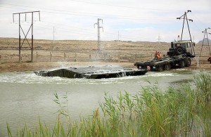 Azərbaycan Ordusu daşınan körpünü nümayiş etdirdi - FOTOLAR