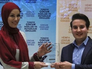 İntim videosu yayılan məşhur aktrisa hicaba keçdi - FOTO