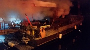 500 minlik yaxta külə döndü - FOTO