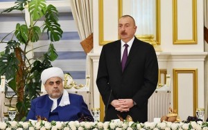 İlham Əliyev şeyxin iqamətgahındakı iftar süfrəsində - FOTOLAR