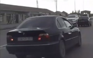 Üç zolağa sığışmayan sürücü elə ötmə edir ki... - VİDEO