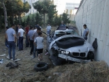 Bakıda dəhşət - Maşın körpüdən aşıb parçalandı - FOTO