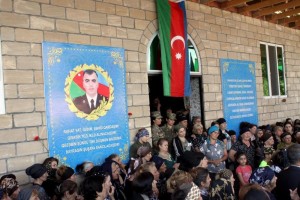 Şəhid mayorun medalı ailəsinə təqdim edilib - FOTOLAR