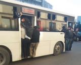 Avtobusda sərnişin yıxılaraq xəsarət aldı - Bakıda