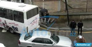 Taksi sürücüsü yaşlı qadını belə vurdu - REAL VİDEO