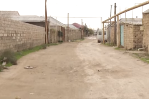 Bu ərazinin sakinləri küçə adının olmamasından əziyyət çəkirlər - VİDEO