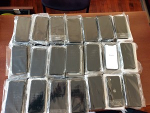 Avtomobildə mobil telefon və aksesuarları aşkarlanıb