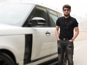 Kapitan stadiona maşınla girdi - VİDEO