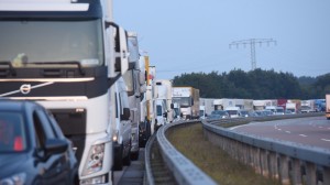 Avtobanda yük maşını yandı: 22 kilometrlik tıxac yarandı – FOTOLAR