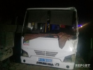 Bakıda telefonla danışan avtobus sürücüsü dəhşətli qəza törətdi - FOTOLAR