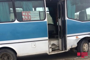 "Sədərək"də avtobus və minik avtomobili toqquşub, 2 nəfər xəsarət alıb 