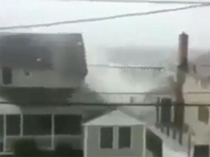 Qasırğa Mayami küçələrini çaya döndərib - VİDEO