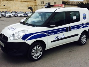 Yolda qalan sürücünün köməyinə polis gəldi –Nazirə məktub yazdı