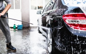 Sürücü 4 manata görə "moyka" sahibini güllələdi - VİDEO