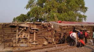 Qatar relsdən çıxdı: azı 13 nəfər xəsarət alıb