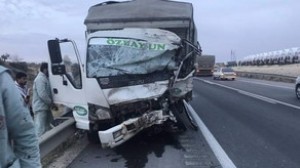 Yük maşını mikroavtobusla toqquşdu: 5 ölü, 3 yaralı