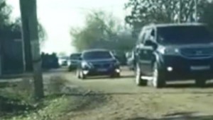 İcra başçısının korteji narazılığa səbəb oldu - VİDEO