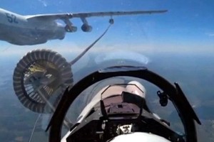 Qırıcılar havada yanacaqla təmin olundu - VİDEO