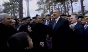 İlham Əliyev Beyləqanda sakinlərlə birgə mahnı oxudu - VİDEO